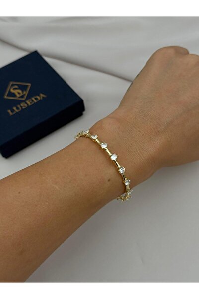 Luseda Taş Detaylı Yaylı Kelepçe Bileklik