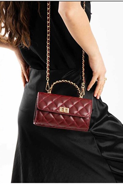 ÖZÜM TAKI حقيبة يد وكتف نسائية بحزام سلسلة بنمط البقلاوة باللون الأحمر الداكن