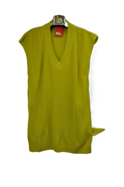 elma abone Trico and Collar Sleeveless Sweater