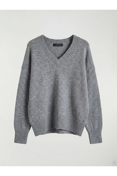 LC Waikiki New Season from Güli̇s Gi̇yi̇m Anthracite V-Neck over Oversized Kn...