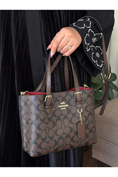 Generic Elegant women's shoulder bag with accessories