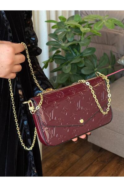 Generic Elegant women's shoulder bag with accessories