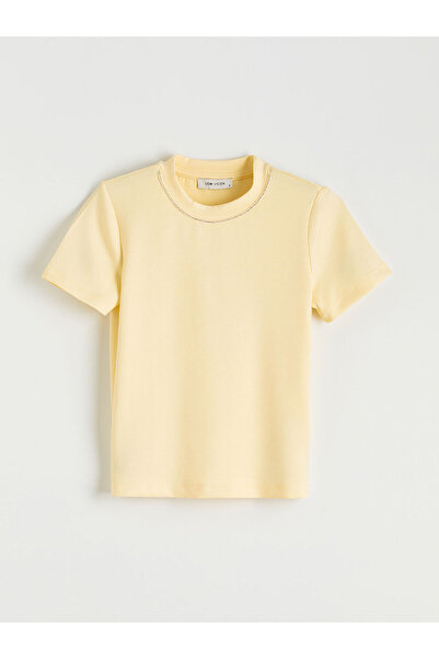 LC Waikiki تيشيرت نسائي أصفر بـ ياقة مرتفعة متوسطة الطول أحجار