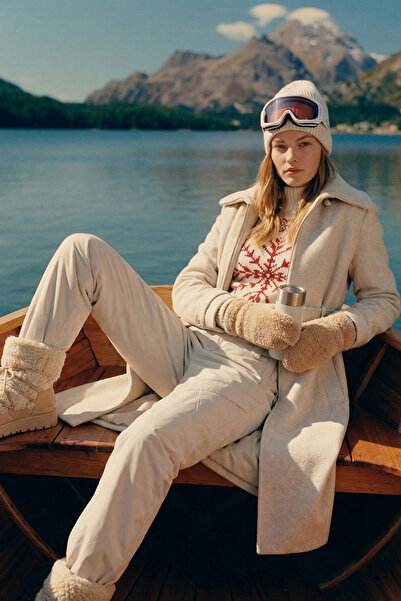 Zühre Geniş Yaka Kemerli Kaşe Kaban