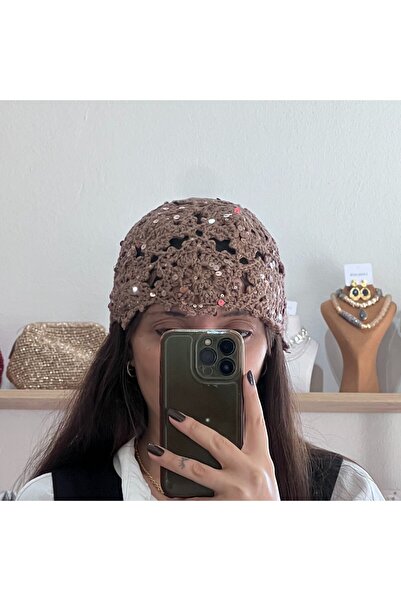 the ASEL İNCİ Marka Model Kahverengi Boncuk Detaylı El Örgüsü Tasarım Bere