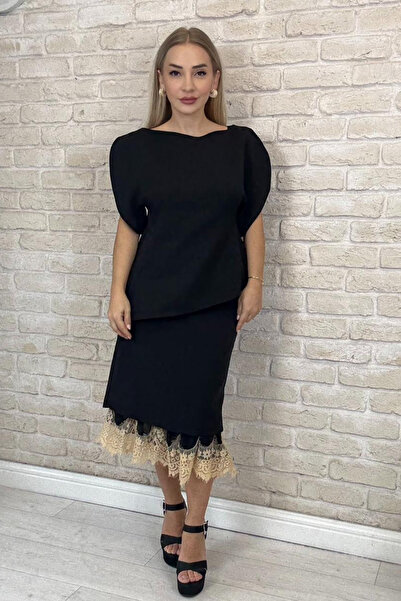 Muna Boutique طقم نسائي من قطعتين بتفاصيل دانتيل وتنورة باللون الأسود الذهبي