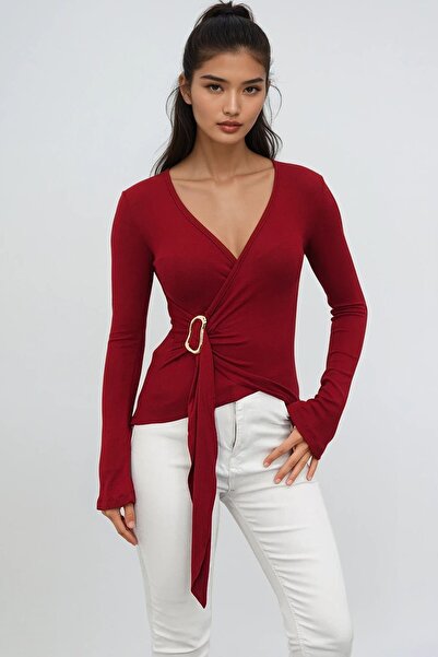 Trend Alaçatı Stili Γυναικεία Κόκκινη Μπλούζα με Λεπτομέρεια Αξεσουάρ διπλό π...