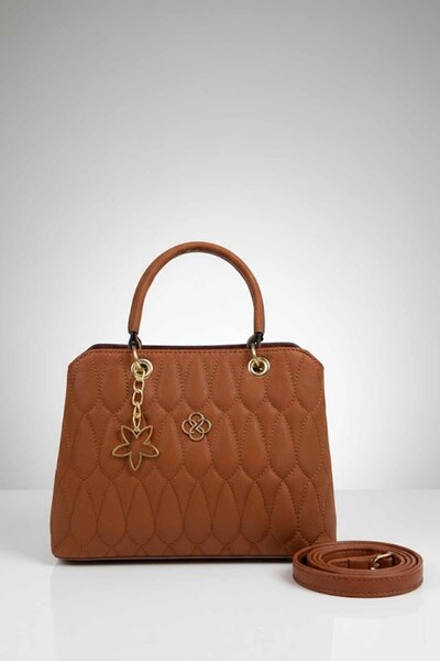 vynor atelier Women's Shoulder Handbag with Chain Accessories - Adjustable St...