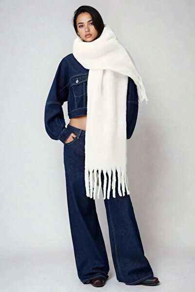 Trend Alaçatı Stili Women's White Tassel Detailed Agnra Knitwear Shawl Vs01386