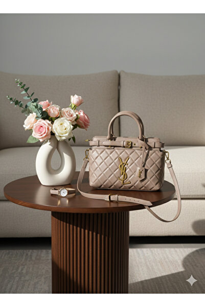 Evo A shoulder bag that speaks volumes about your elegance and reflects your ...