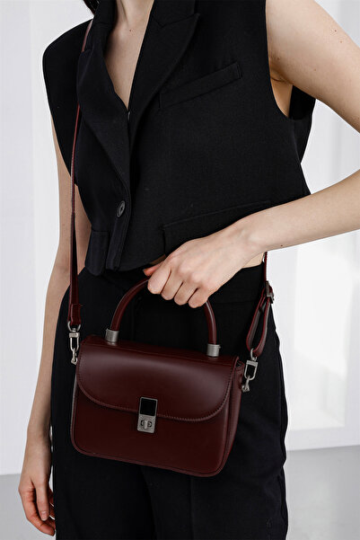 Shule Bags حقيبة كروس صغيرة من كوبول باللون الأحمر الداكن