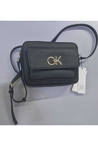 Calvin Klein TEXTURED SHOULDER BAG