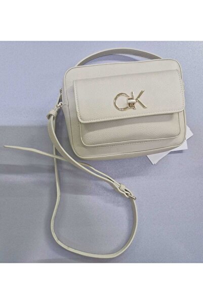 Calvin Klein TEXTURED SHOULDER BAG
