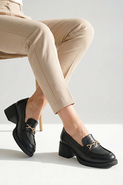 GRADA Pantofi de damă cu toc negru din piele naturală, cu cataramă metalică a...