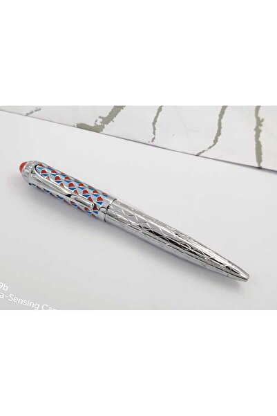 Maxwell Pens in various shapes and colors from different brands