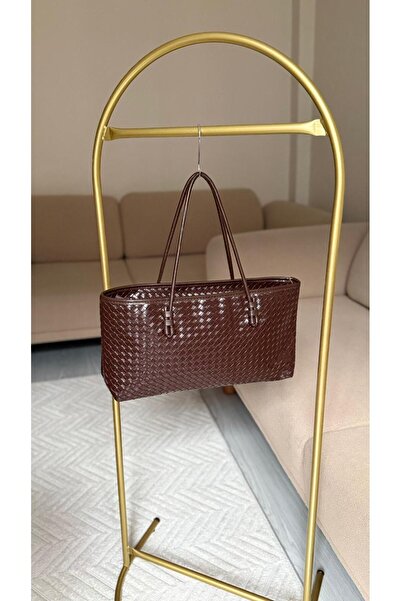 Aura Collection Online حقيبة كتف بنمط محبوك