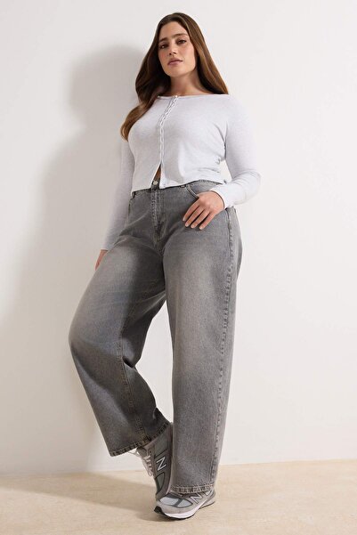 Trendyol Curve Grau melierte Basic-Strickbluse mit Druckknöpfen und kurzem Sc...