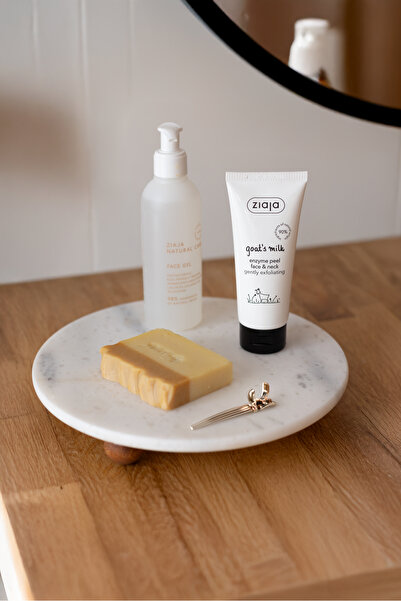 Akayev Marble White 25 cm Wooden Bead Footed Presentation Stand - Coffee and ...