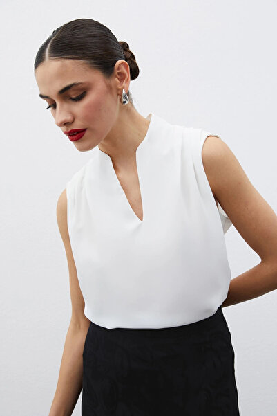 Sateen Judge Collar Sleeveless Blouse - Ecru
