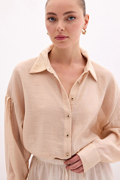 Sateen Λεπτό πουκάμισο με αξεσουάρ με κουμπί - Μπεζ