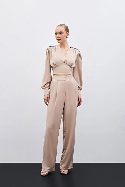 Sateen بنطلون كريب ساتان مطوي باللون البيج