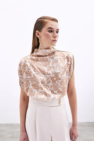 Sateen Beige Bat Sleeve Blouse |   Fashionable Belt Stand with Accessories