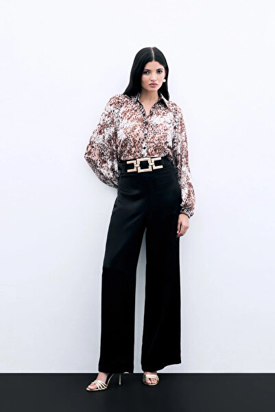 Sateen Pantaloni din crepon din satin cu centură în talie - negru