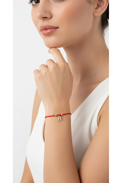 LUCKY ACCESSORIES سوار بحروف من حجر الزركون المحظوظ باللون الأحمر، حرف B