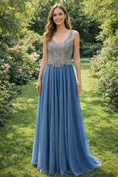 Saygın Kadın Kloş Kesim Parlak Kumaş Abiye