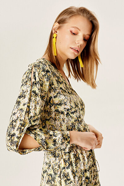 Naramaxx Kolu Yırtmaçlı Dökümlü Bluz