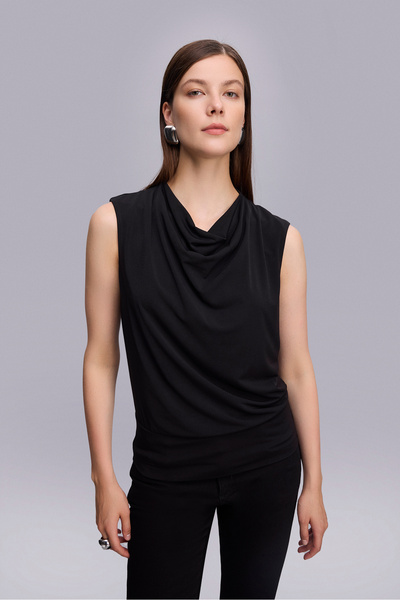 Naramaxx Degaje Yaka Örme Siyah Bluz