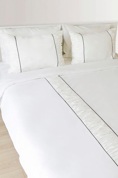 RİTMOHOME Kırık Beyaz Siyah Biyeli Fırfırlı Pamuklu Sade Otel Serisi Düz Çift Kişilik Nevresim Takımı