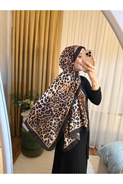 Püsküldükkan Leopar Desen Baskılı Şal Siyah