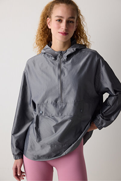 Penti Metallic Parachute Fabric Shiny Windbreaker