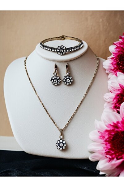 FAYRA ACCESSORIES مجموعة نمط زهرة الأقحوان من حجر الزركون