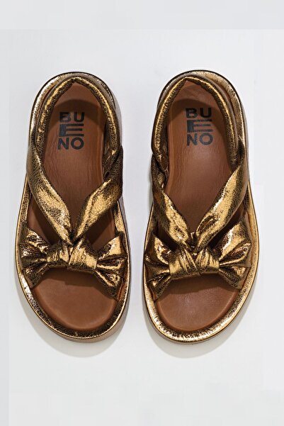 Bueno Shoes صندل نسائي بكعب عريض من الجلد البرونزي - 01wu4600