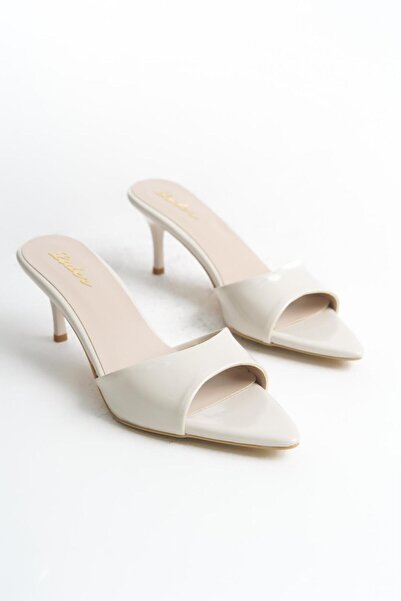 LDR Дамски бежови чехли от лачена кожа с тънък ток и остър връх