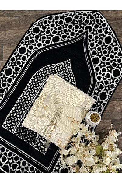 Gerenic A soft prayer rug with a luxurious design, complete with a prayer mat...