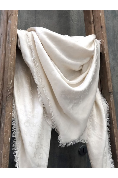 w white stars sports & wear شال بنقشة LV مزدوج الوجهين