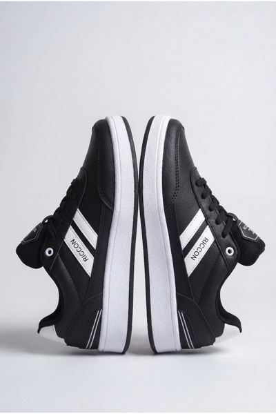 Riccon حذاء رياضي للجنسين من Zraudan 001234   - أبيض وأسود