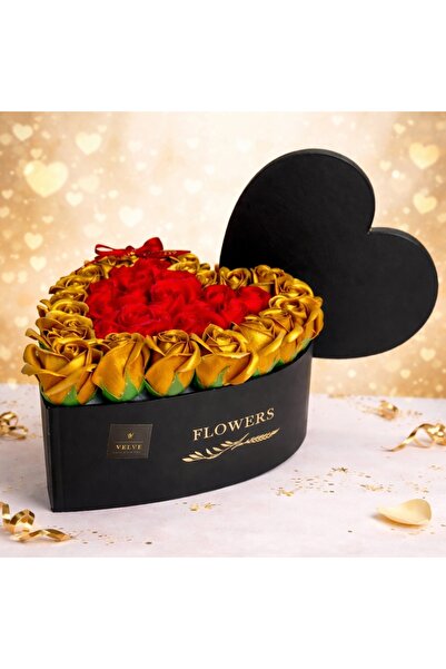 velve Aranjament floral Love cu 37 trandafiri de sapun in forma de inima, Aur...