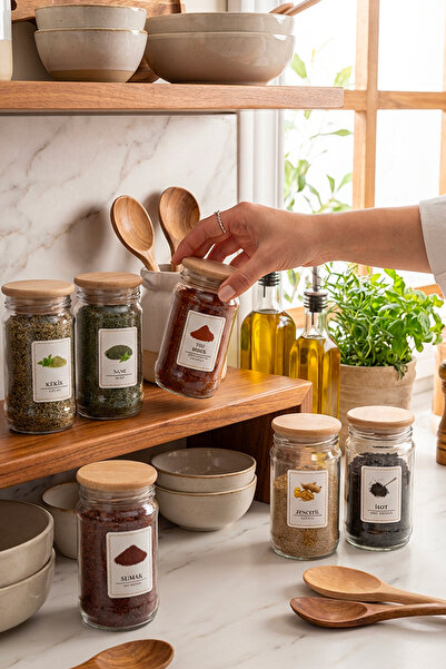 Homekolik 6’lı Ahşap Kapaklı Vakumlu Etiketli 320 cc Cam Baharatlık Seti – 13...