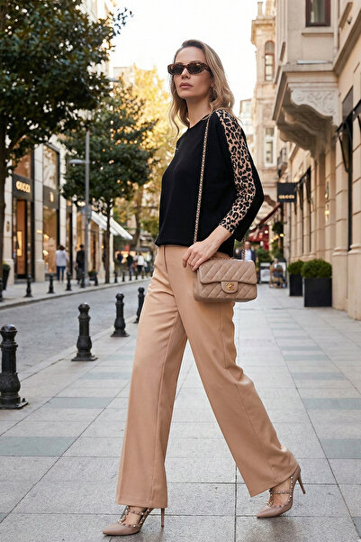 Lela Blůza s leopardím vzorem na rukávech a výstřihem do V BLUZ 5863809