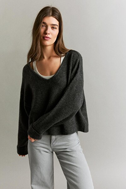 Bershka V yaka yumuşak dokunuşlu kazak