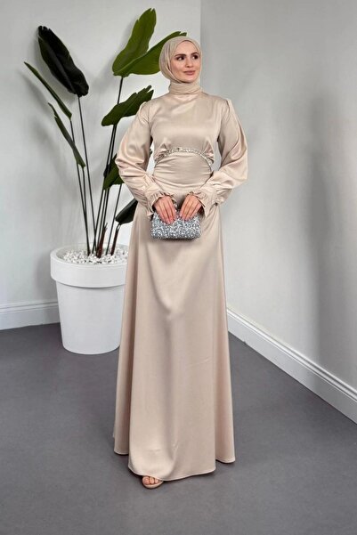 Tesettür Diyarı Βραδινό Φόρεμα Τεσεττούρ με Σατέν Βολάν και Πέτρες στα Μανίκι...