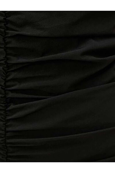 Koton Flaches, schlichtes schwarzes kurzes Damenkleid mit Kragen 3sal80003ıw