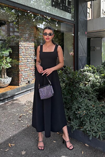 Angel Mia فستان أسود بياقة مربعة وأشرطة سميكة