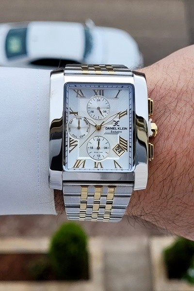 Daniel Klein Gold Metallic Color Men's Wristwatch