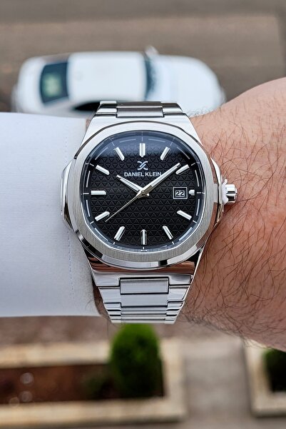 Daniel Klein 41 mm Men's Wristwatch with Black Dial Metallic Color Strap 2 Ye...