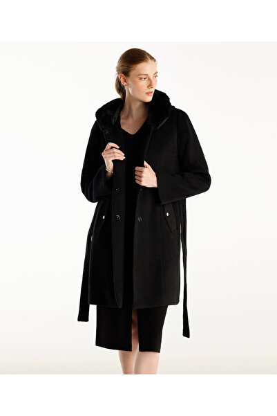 Yargıcı Kapüşon Detaylı Palto